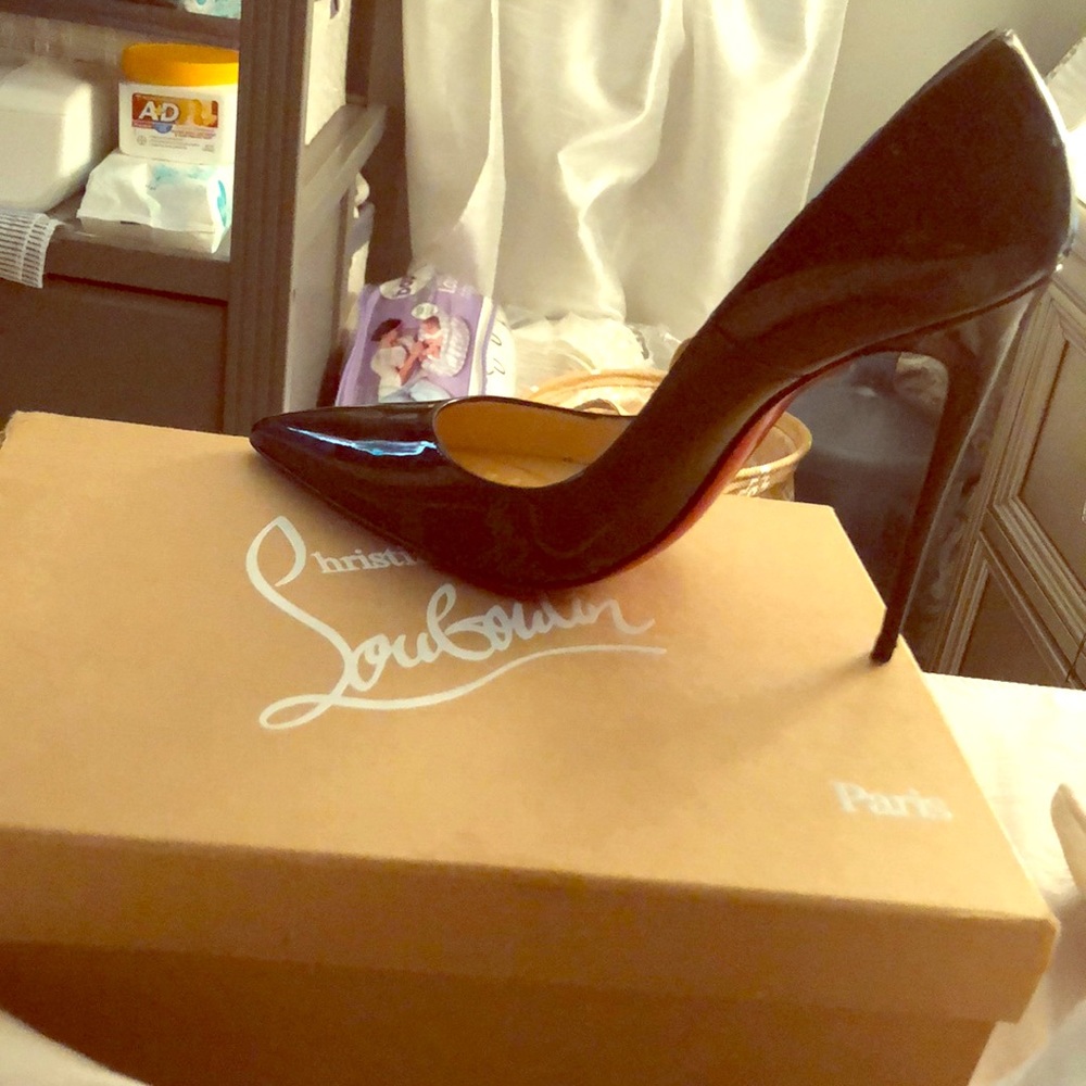 Christian Louboutin So Kate pumps in black